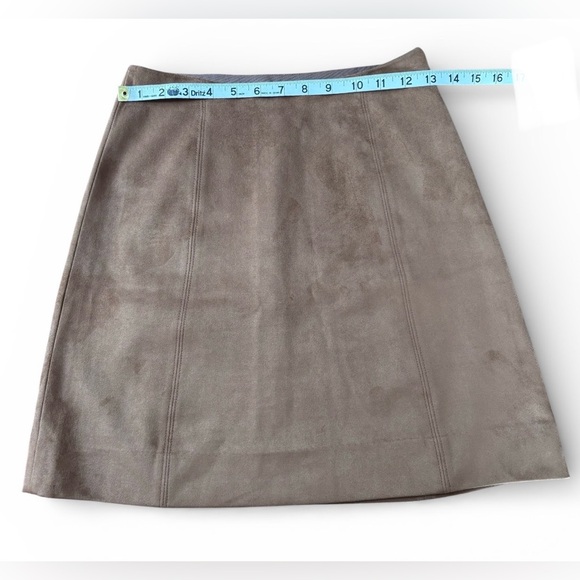 NEW, Babaton Aritzia, Faux Suede A-Line Mini Skirt Capsule Wardrobe, 2, Taupe - Picture 5 of 11